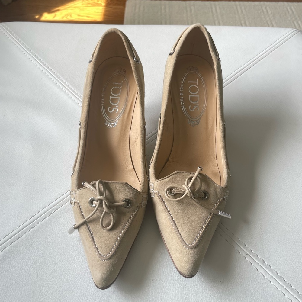 Tods tan low heels size 7 in great condition with dust bag